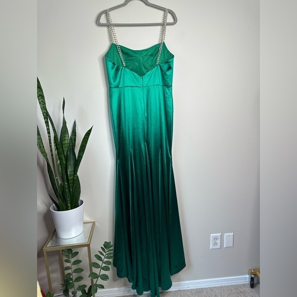 IEENA FOR MAC DUGGAL Emerald Satin Sheath Gown with crystal straps 10 NWOT - Picture 6 of 9
